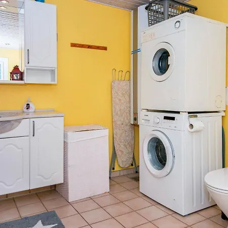 4 Person Holiday In Prázdninový dům *